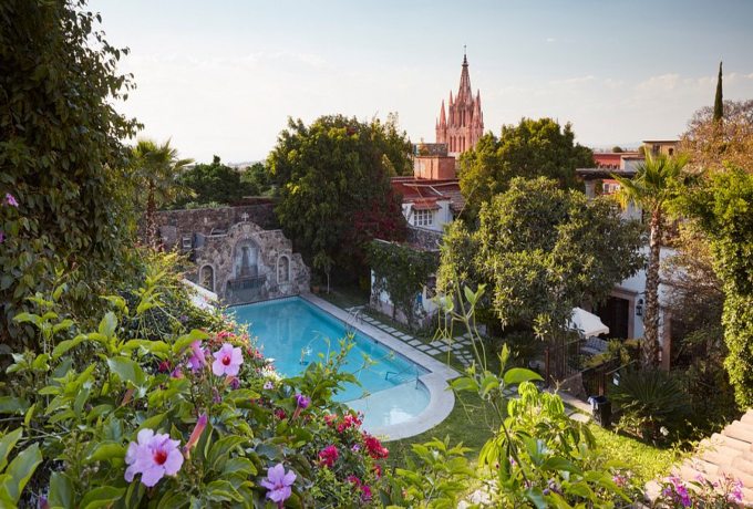 Luxury guest room at Belmond La Residencia in Mallorca