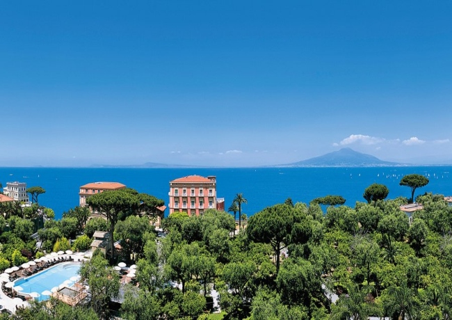 Hotel Eden Rome rooftop restaurant and bar with panoramic views over the Eternal City