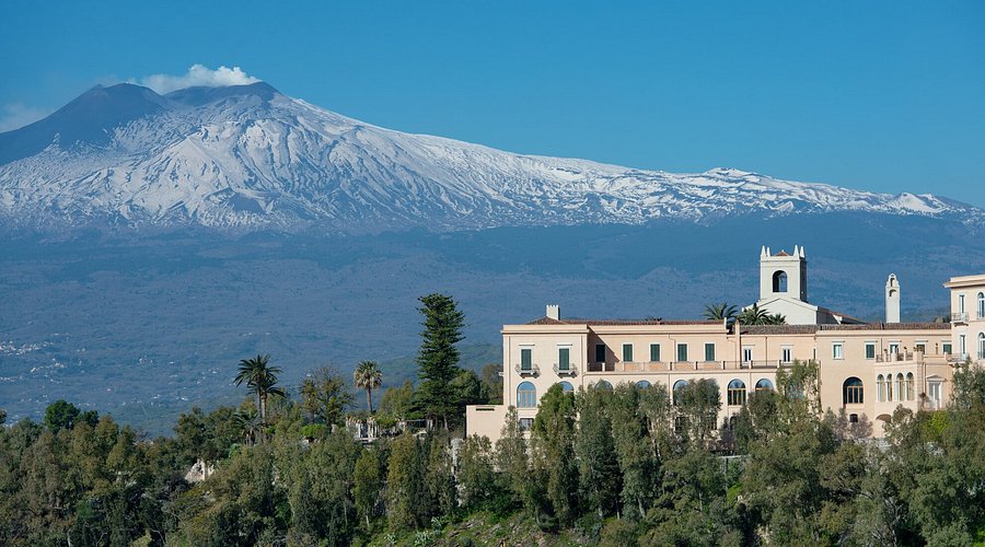 San Domenico Palace Four Seasons Taormina with infinity pool and panoramic view of Mount Etna